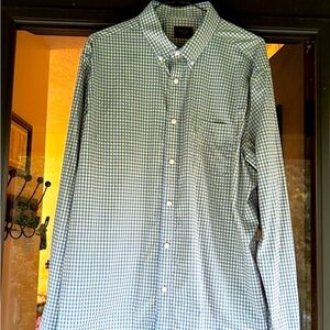 UNTUCKit shirt size Xl. Shirt is in excellent condition